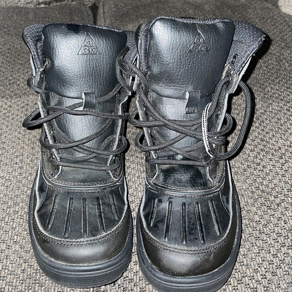 ACG winter boots Size 2Y Black